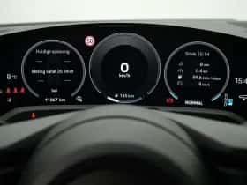 Porsche Taycan (2024) thumbnail 30