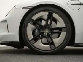 Porsche Taycan (2024) thumbnail 4