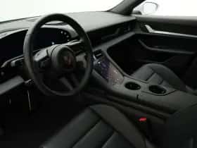 Porsche Taycan (2024) thumbnail 5