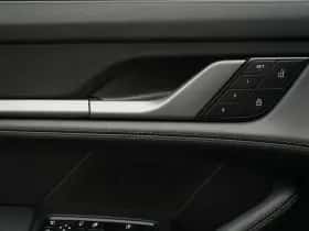 Porsche Taycan (2025) thumbnail 16