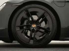 Porsche Taycan (2025) thumbnail 4