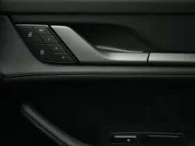 Porsche Taycan (2025) thumbnail 33