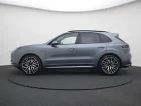 Porsche Cayenne (2026) thumbnail 2