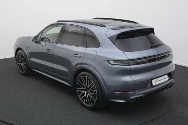 Porsche Cayenne (2026) thumbnail 3