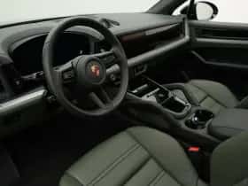 Porsche Cayenne (2025) thumbnail 5