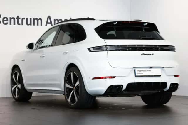 Porsche Cayenne (2026) thumbnail 3