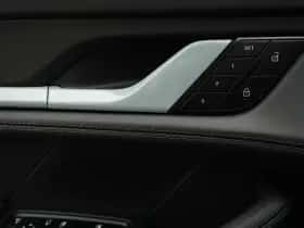 Porsche Taycan (2024) thumbnail 18