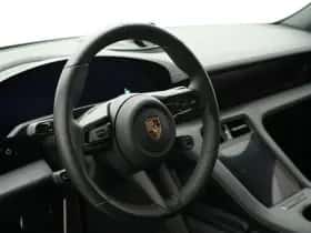 Porsche Taycan (2024) thumbnail 25