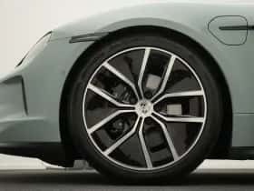 Porsche Taycan (2024) thumbnail 4