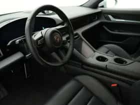 Porsche Taycan (2024) thumbnail 5