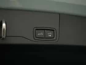 Porsche Taycan (2024) thumbnail 44
