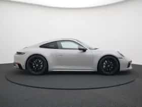 Porsche 911 (2024) thumbnail 2