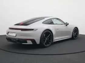 Porsche 911 (2024) thumbnail 3