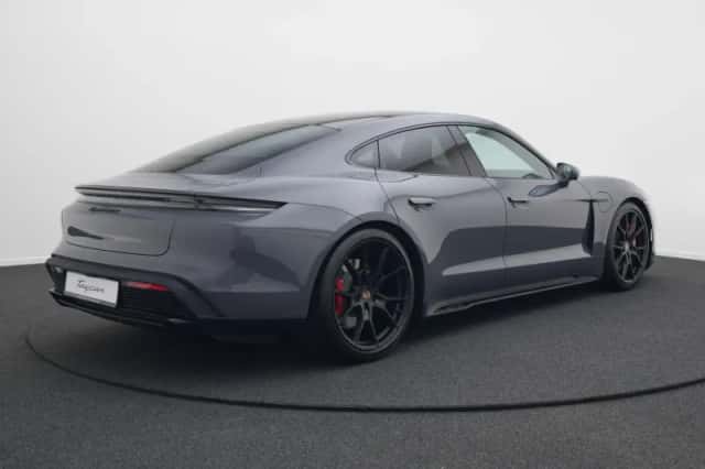 Porsche Taycan (2025) thumbnail 2