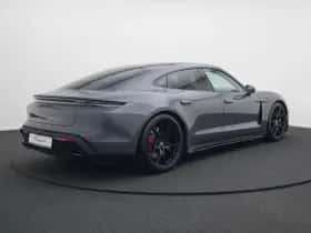 Porsche Taycan (2025) thumbnail 2