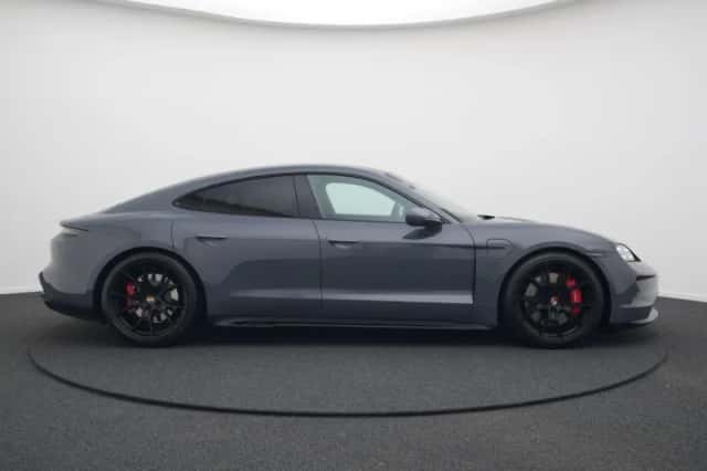 Porsche Taycan (2025) thumbnail 3
