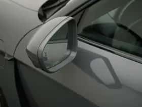 Porsche Taycan (2025) thumbnail 4