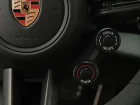 Porsche Taycan (2025) thumbnail 35