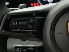 Porsche Taycan (2025) thumbnail 38