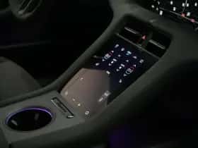Porsche Taycan (2025) thumbnail 50
