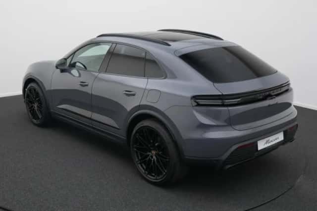 Porsche Macan (2026) thumbnail 3