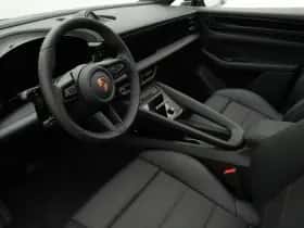 Porsche Macan (2026) thumbnail 30
