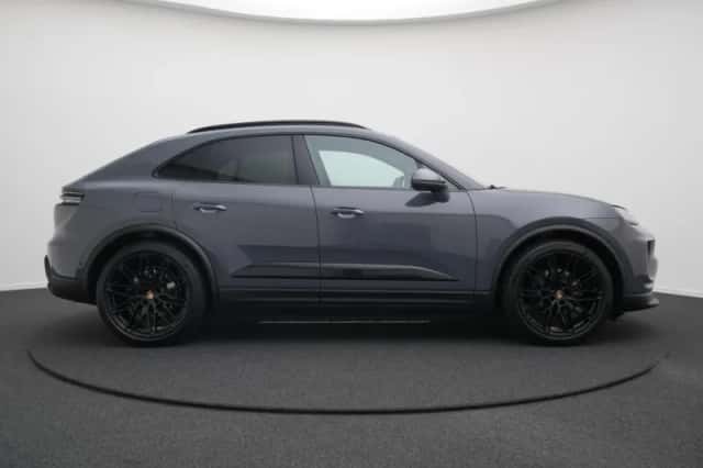 Porsche Macan (2026) thumbnail 5