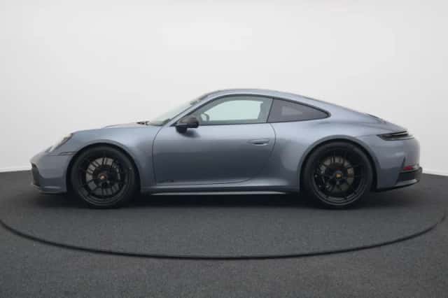 Porsche 911 (2026) thumbnail 2