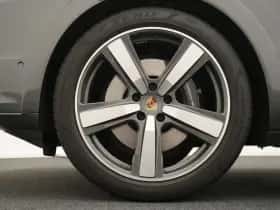 Porsche Cayenne (2025) thumbnail 4