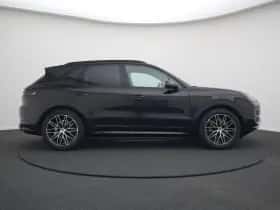 Porsche Cayenne (2024) thumbnail 2