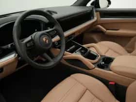 Porsche Cayenne (2024) thumbnail 5