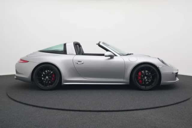 Porsche 911 (2015) thumbnail 2