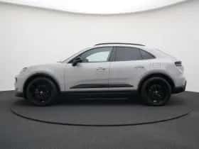 Porsche Macan (2026) thumbnail 2