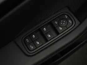 Porsche Macan (2026) thumbnail 16