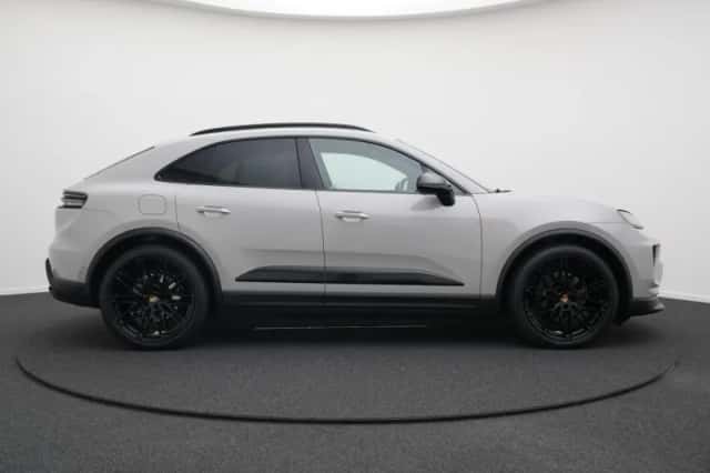 Porsche Macan (2026) thumbnail 5