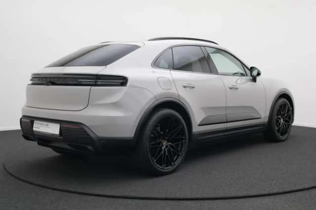 Porsche Macan (2026) thumbnail 6