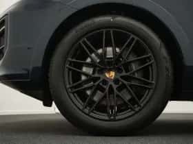 Porsche Cayenne (2023) thumbnail 12