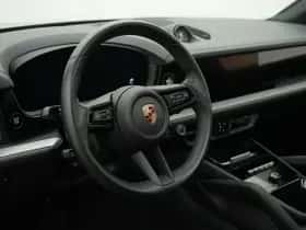 Porsche Cayenne (2023) thumbnail 30
