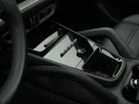 Porsche Cayenne (2023) thumbnail 32
