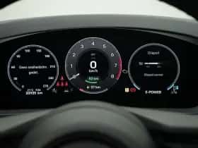 Porsche Cayenne (2023) thumbnail 38