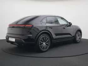 Porsche Macan (2024) thumbnail 2