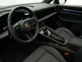 Porsche Macan (2024) thumbnail 14