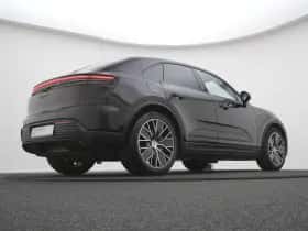 Porsche Macan (2024) thumbnail 24
