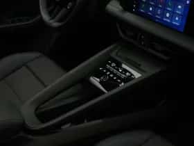 Porsche Macan (2024) thumbnail 39