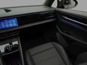 Porsche Macan (2024) thumbnail 44