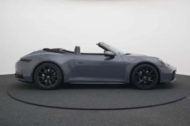 Porsche 911 (2025) thumbnail 2