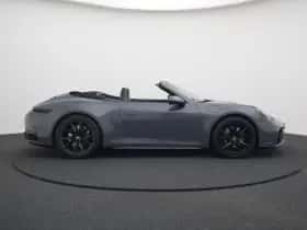 Porsche 911 (2025) thumbnail 2