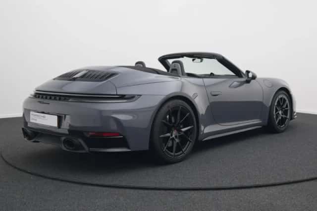Porsche 911 (2025) thumbnail 3