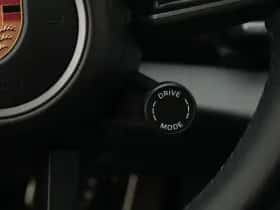 Porsche Taycan (2024) thumbnail 32