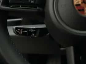 Porsche Taycan (2024) thumbnail 33